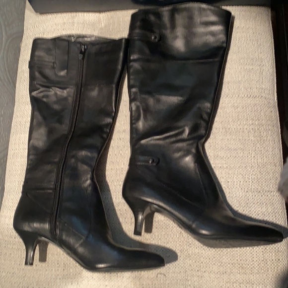 Anne Klein Sz 7.5 heel black leather boots NEW - Picture 1 of 5